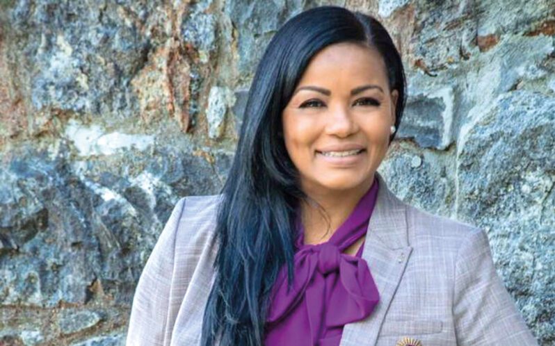 Raquel Quezada autora de 5 libros