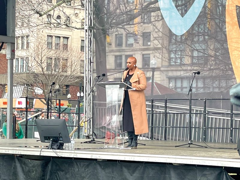 Congresista Pressley habló en la ceremonia inaugural 