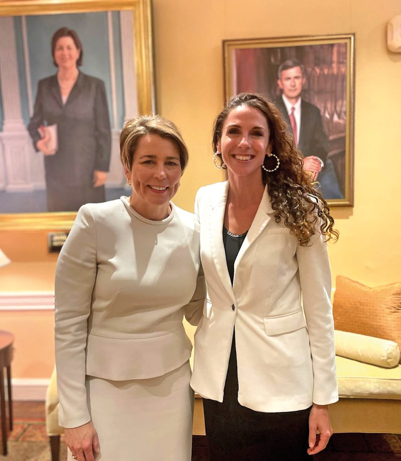 Maura Healey con DiZoglio juramenta como auditora de Massachusetts