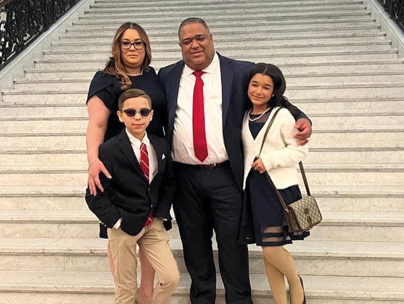 Representante Soriano con su familia