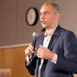 Business Leader: Glynn Lloyd de FBI/MCCI abrió la recepción con palabras de ánimo e inspiración para los dueños de los pequeños comercios.
