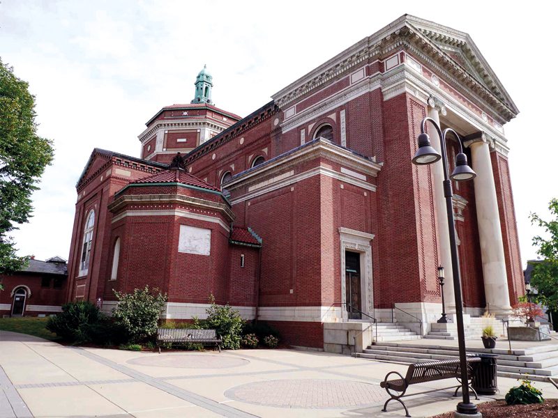 Al fin convertirán Iglesia Blessed Sacrament de Jamaica Plain