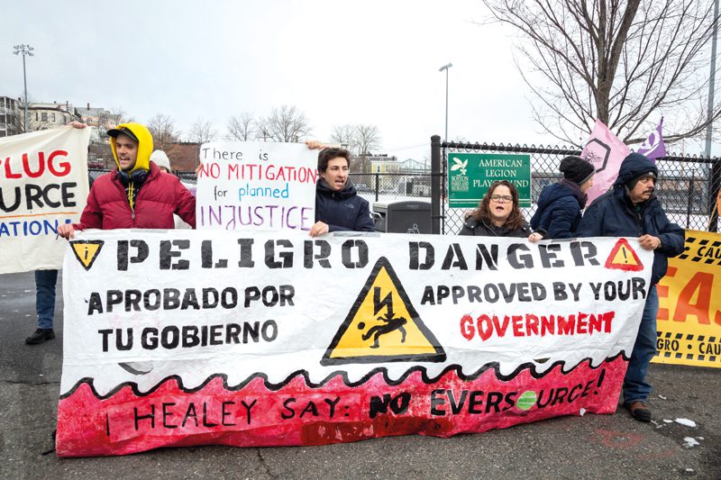 Grupos de manifestantes salieron a las calles para pedir a la gobernadora Maura Healey detener la construcción de una subestación de Eversource en East Boston