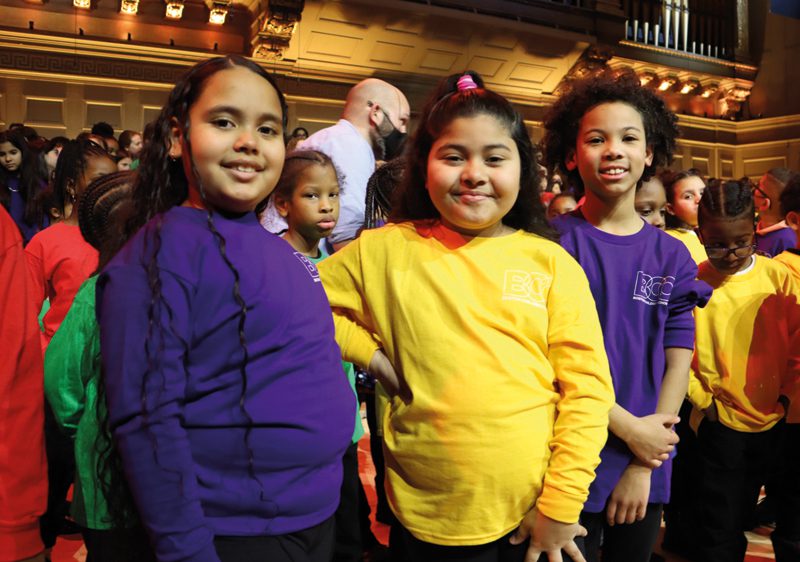 Por primera vez, lo que surgió como una asociación entre las escuelas públicas de Chelsea y el Coro de Niños de Boston, continuará este año escolar con la esperanza de aumentar la participación estudiantil en los próximos años. Su primera actuación en el Boston Symphony Hall en el día del Dr. Martin Luther King, Jr. fue espectacular.