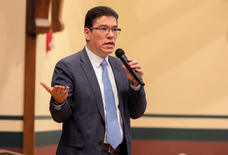 El Dr. Javier Reyes se convirtió en uno de los líderes latinos más poderosos de Nueva Inglaterra al asumir el cargo de rector de la universidad UMASS Amherst.