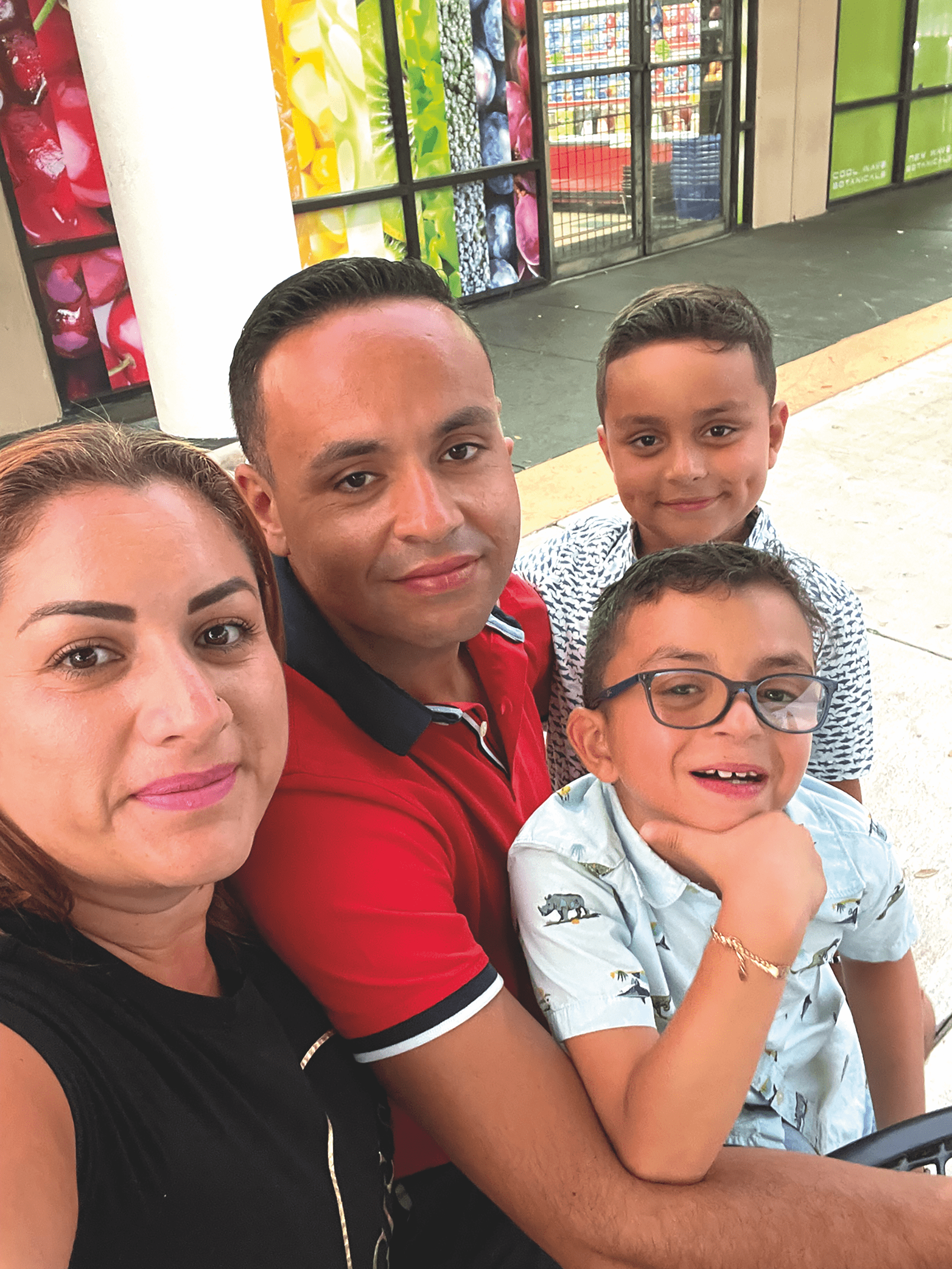 Familia Vázquez pidiendo ayuda para su hijo Cristopher