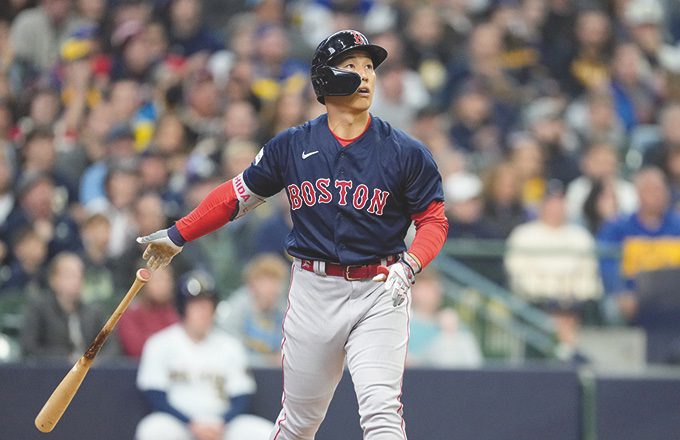 Masataka Yoshida conecta dos jonrones en la misma entrada