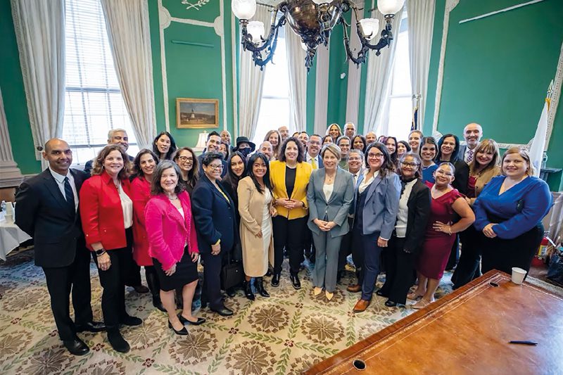 Juramentacion de Concejo nuevo de Maura Healey
