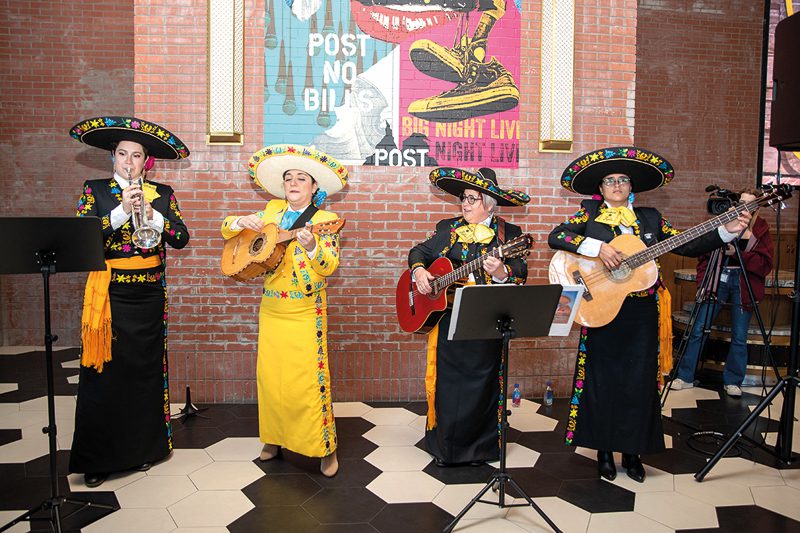 Mariachis en el evento de We Are Boston