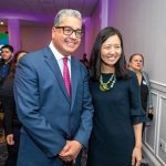 Oscar Guerrero, director de INDEX, con alcaldesa Michelle Wu.