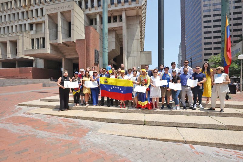 Venezolanos en City Hall de Boston