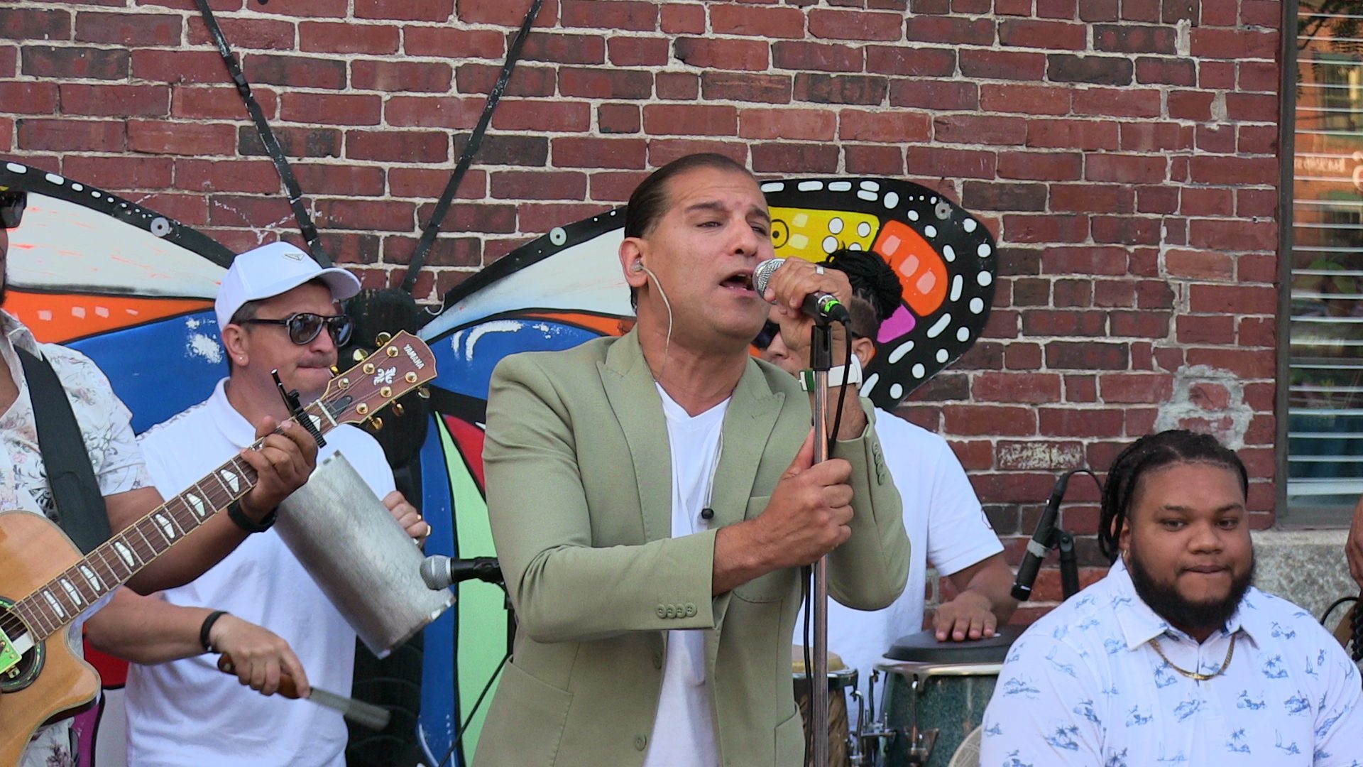 Domenic Marte Cantando