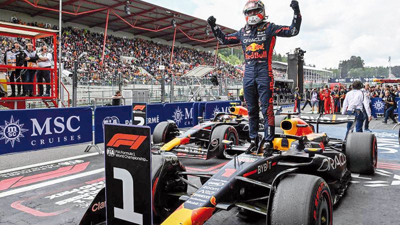 Max Verstappen celebrando su triunfo en Bélgica