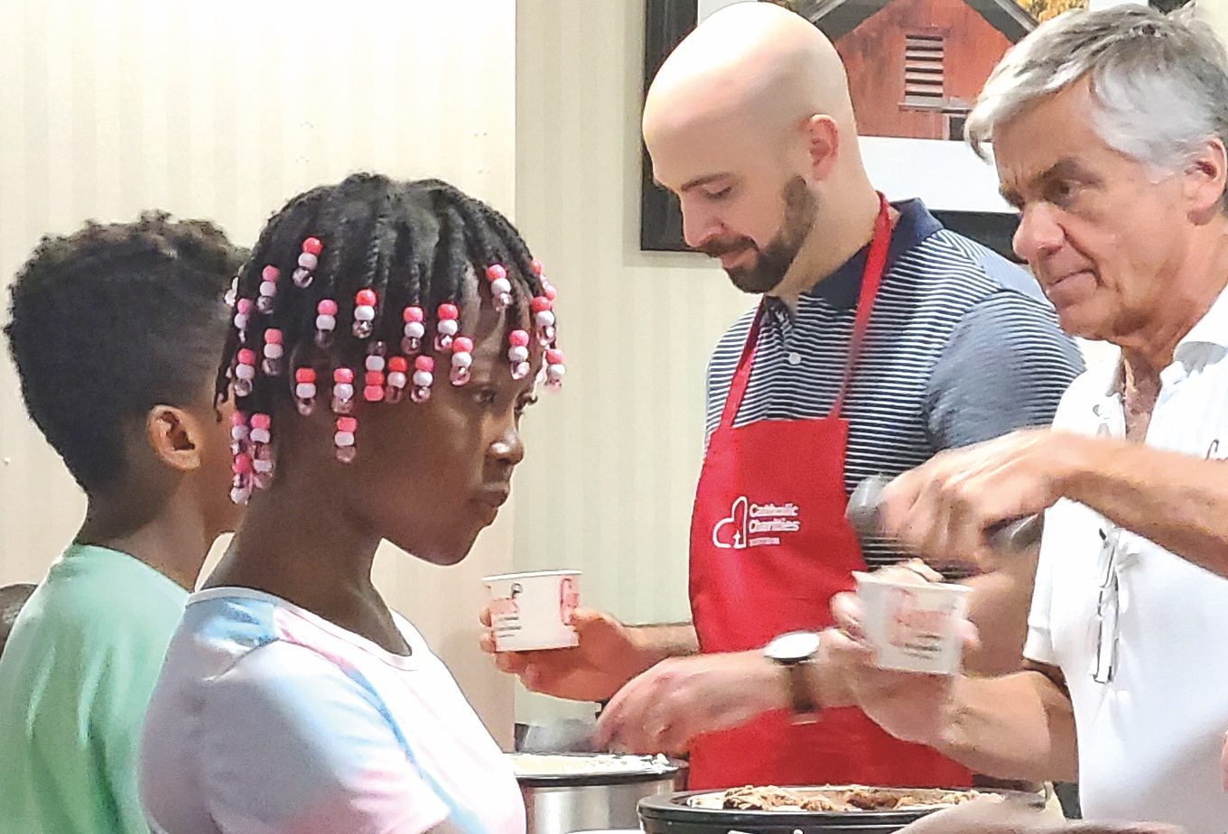 Catholic Charities ayudando a inmigrantes