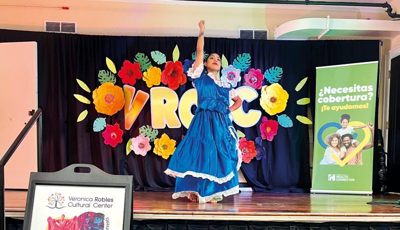 Massachusetts Health Connector celebró con éxito un evento gratuito con musica, comida y un show de talentos para celebrar el mes de la Cultura Hispana en el Centro Cultural  Verónica Robles en East Boston.