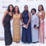 La ganadora del orgullo Dominicanisimo Delia Duran acompañada de sus hijas y su madre.