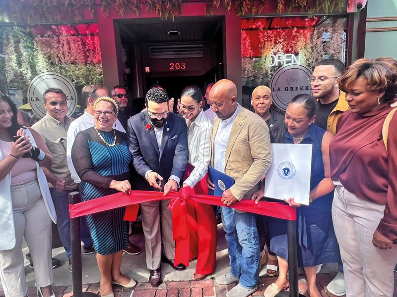 Inauguración de La Grekka en Lawrence
