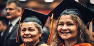 Histórica decisión Group of smiling young adults celebrate graduation success