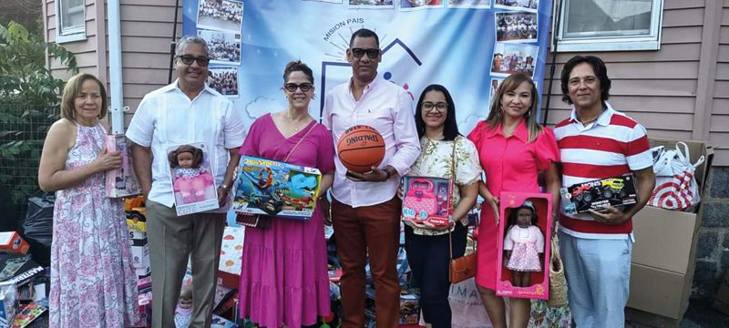 Mision Pais recaudando juguetes para Republica Dominicana