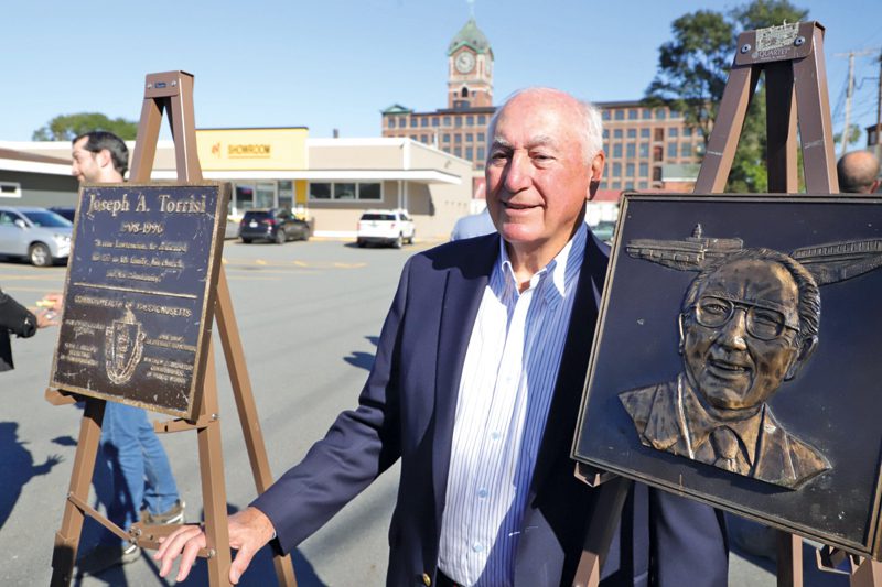 Lawrence rinde homenaje
a Joseph Torrisi
