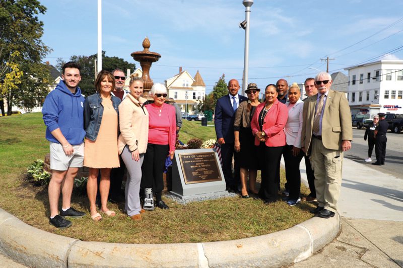 Rinde homenaje a exconcejal Roger Twomey en Lawrence