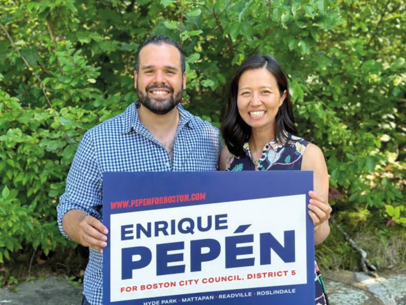 Enrique Pepén con la Alcaldes Michelle Wu