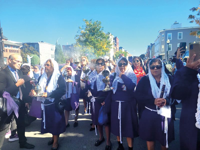 Señor de Los Milagros
recorrió calles de East Boston