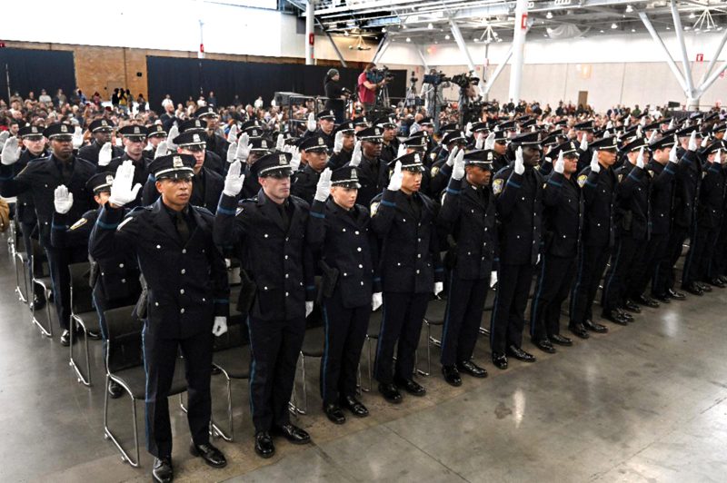 Se gradúa la clase más diversa de la policía