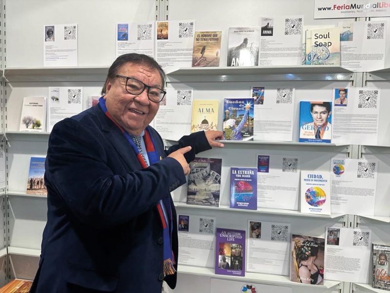 Max Torres en  la Feria del Libro más grande del mundo