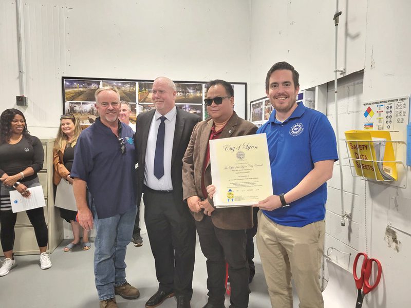 Con asistencia del alcalde Jared Nicholson, concejales y principales directivos de la Cámara de Comercio de Lynn y de la Asociación de Comerciantes Latinos del North Shore se inauguró por partida doble en pleno corazón de Lynn “Wash Circle Laundry”