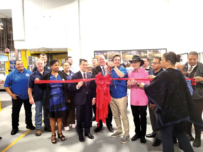 Con asistencia del alcalde Jared Nicholson, concejales y principales directivos de la Cámara de Comercio de Lynn y de la Asociación de Comerciantes Latinos del North Shore se inauguró por partida doble en pleno corazón de Lynn “Wash Circle Laundry”