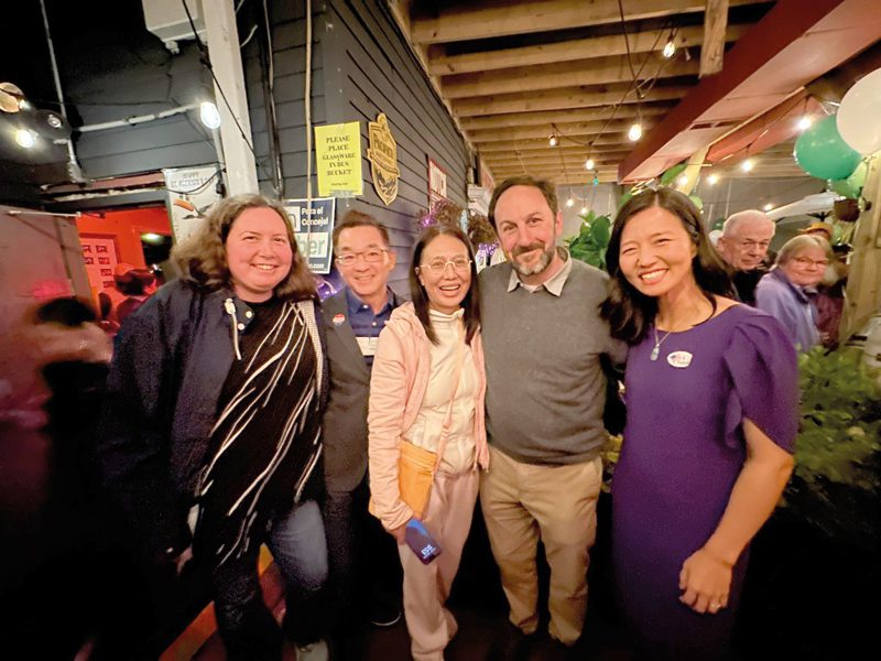 Ben Weber con Michelle WU y mas personas