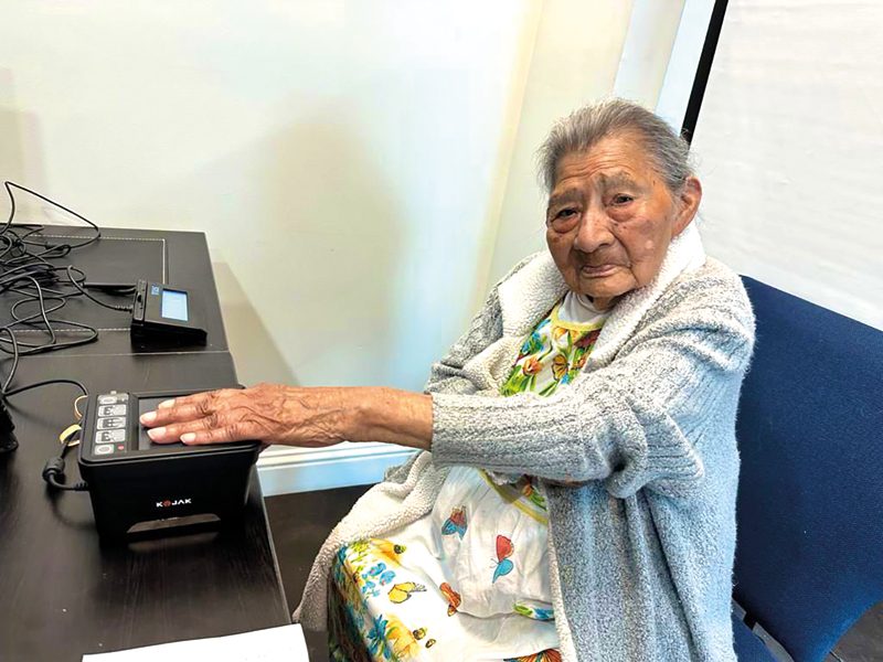 Salvadoreños con el DUI van a
votar por primera vez en el exterior