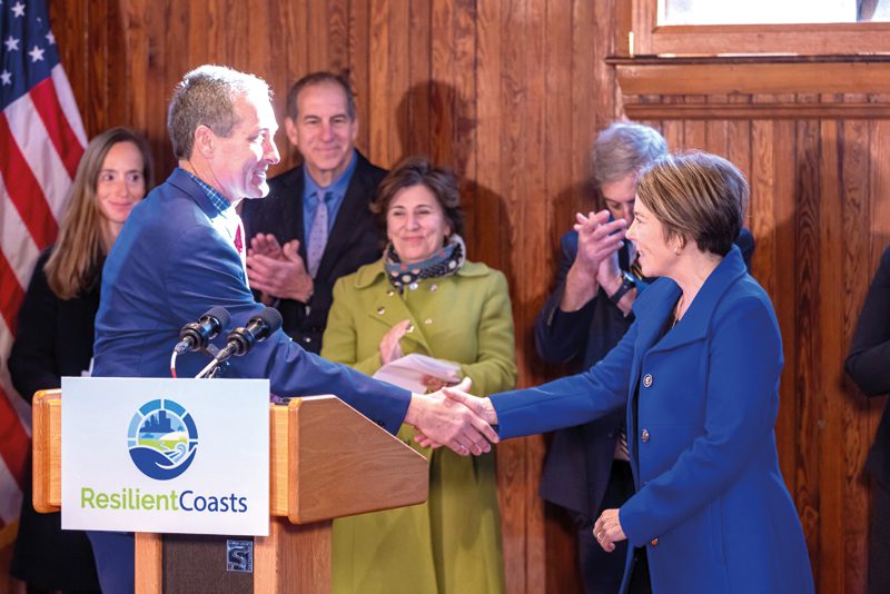 la gobernadora Maura Healey al anunciar el lanzamiento de la iniciativa "ResilienCoasts"