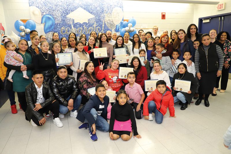 Padres se gradúan 
de Instituto Familiar