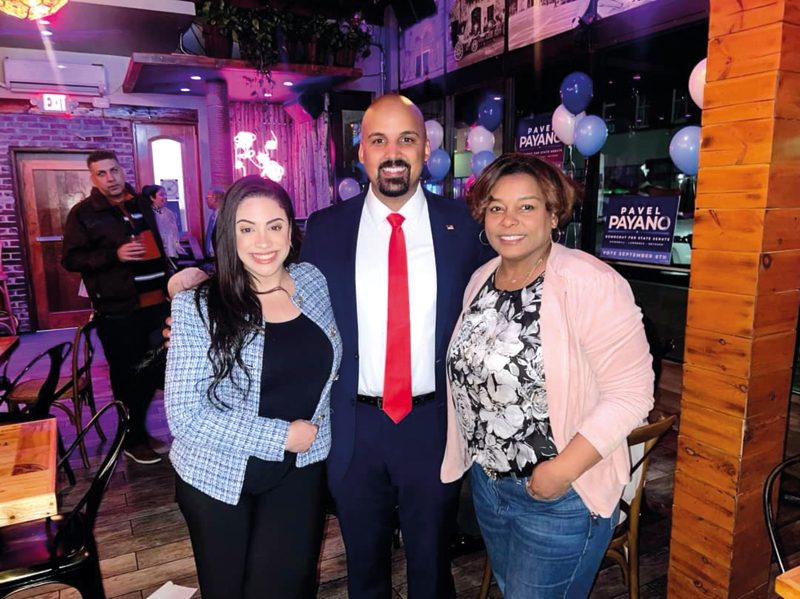 El Senador estatal, Pavel Payano, recibió una de las más calurosas recepciones en Terra Luna no sólo por su cumpleaños sino por su campaña a la reelección.
