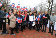 Dominicanos en Lawrence izaron su símbolo patrio Dominicanos en Lawrence izaron su símbolo patrio