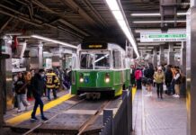 MBTA Invita a Reuniones Públicas Para Discutir Posible Cambios a Tarifas